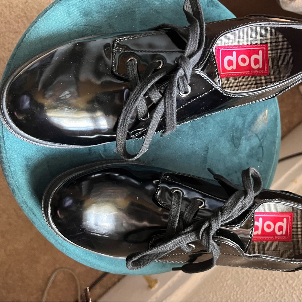 Brand new super cute never worn 90s style oxfords